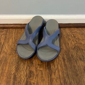 Crocs Women’s Blue Sanrah Dual Comfort Wedge Sandals